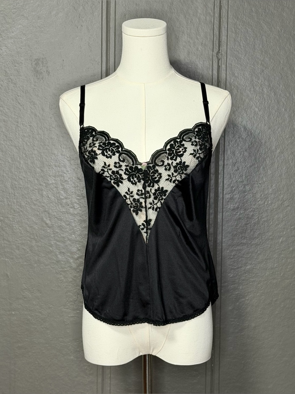 Vintage Chantilly by Maidenform Black Camisole
